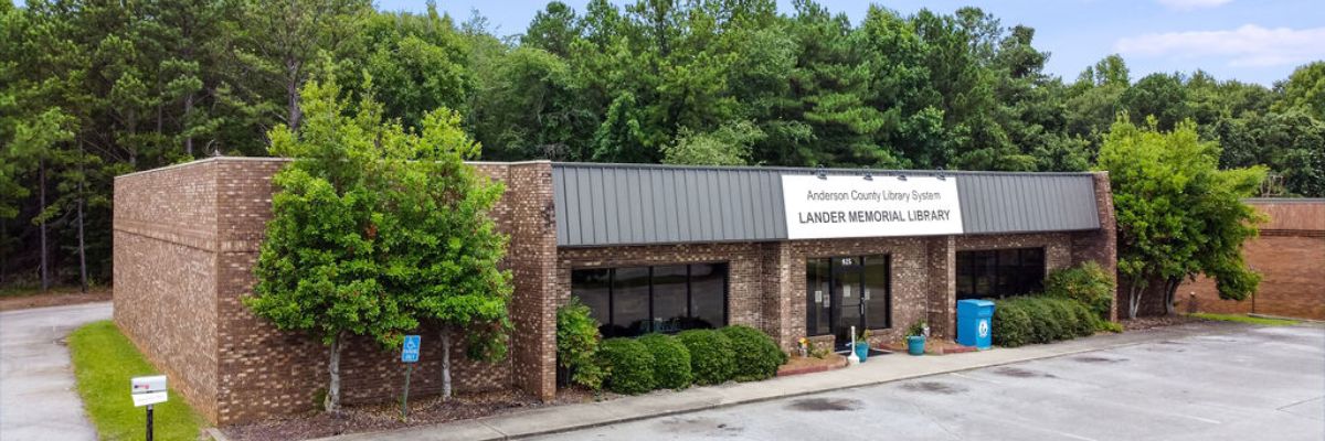 Lander Memorial Library building front entrance